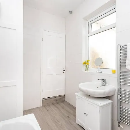 The Queen Vic - Near The Racecourse